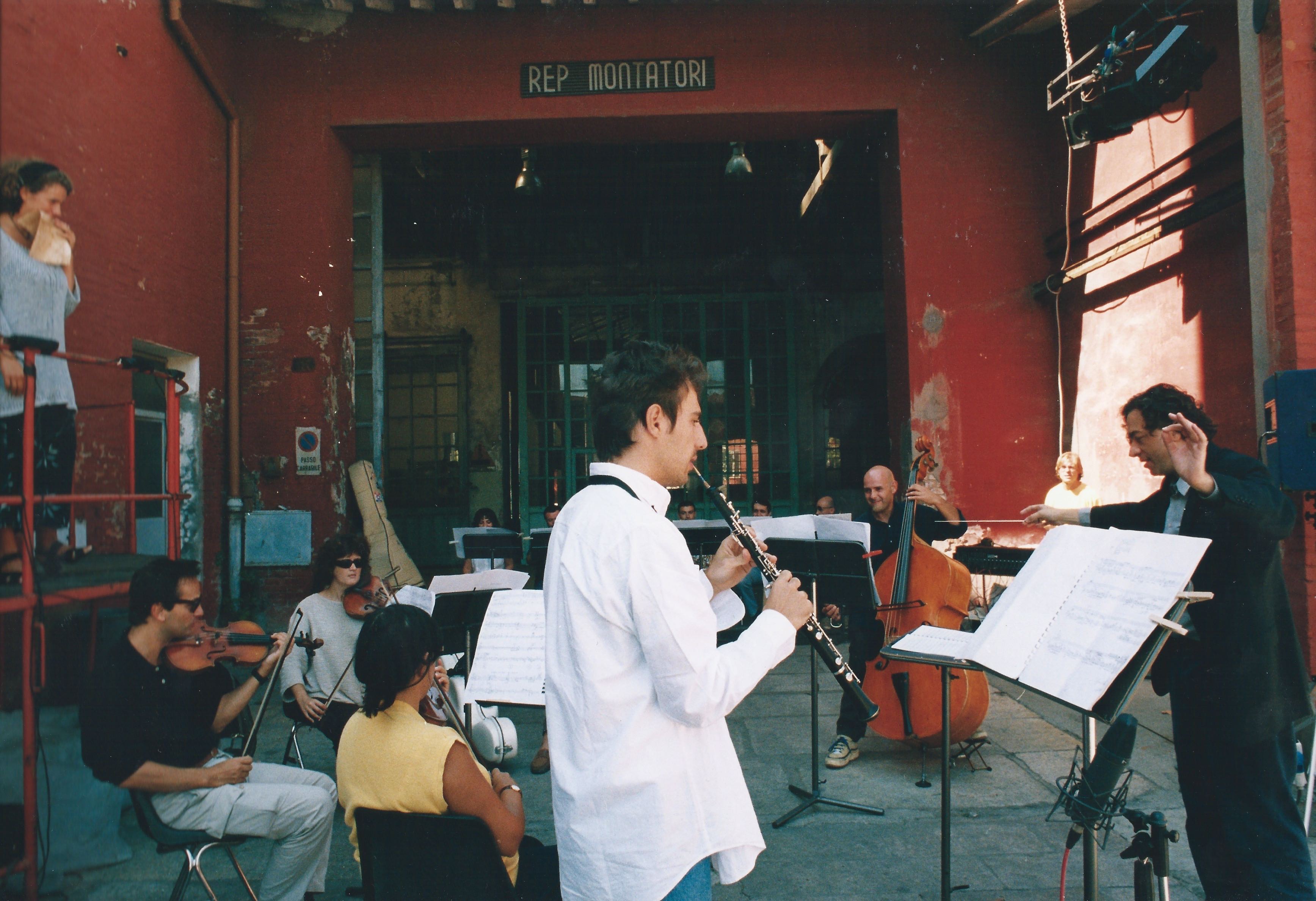 ALBERTO CAPRIOLI, REHEARSALS OF ELEGIA PER CARLO MICHELSTAEDTER, CARLO TENAN, SOLO OBOE AND OBOE D’AMORE, TANIA EICK, RECITER’S VOICE, ORCHESTRA DA CAMERA CITTÀ DI FERRARA, ALBERTO CAPRIOLI, COND., FESTE MUSICALI, BOLOGNA, CANTIERI DELLE EX-OFFICINE STA.VE.CO., SEPT. 1998, PHOTO PRIMO GNANI